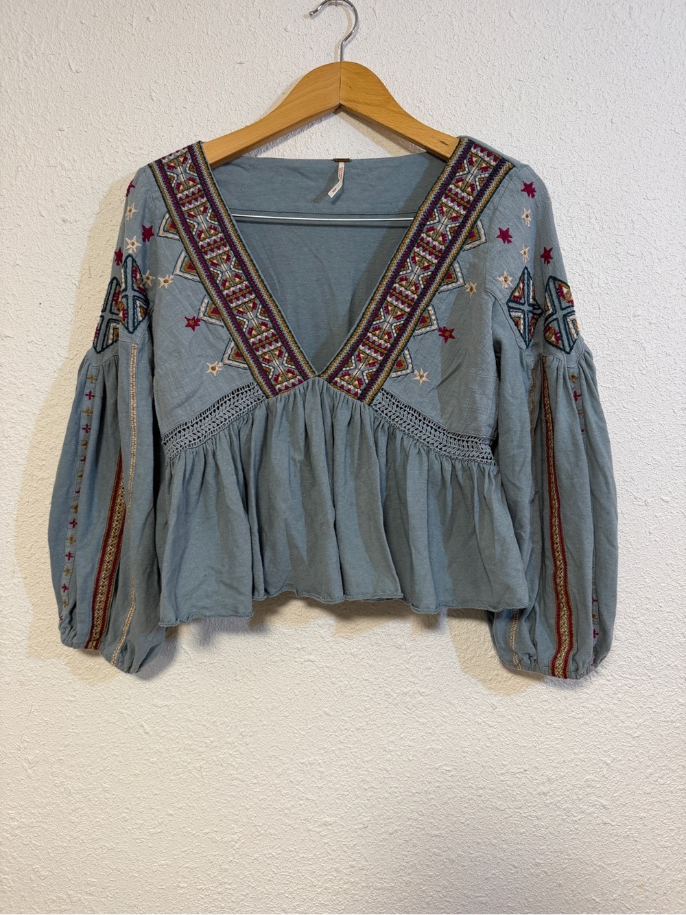 Free People Aria Blue Lagoon Embroidered V-Neck Peasant Top cropped small